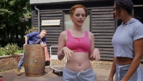 Strong outdoor backyard sex perversions with a redhead mom