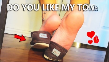Toms Shoeplay Fetish No Socks Size 8 Latina Soles Heel Popping Shoe Dangle White Toes Thick Soles Smelly Feet Giantess