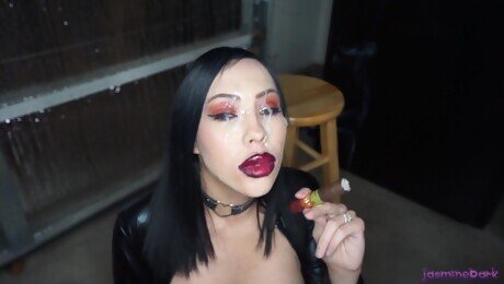 Lipstick Bimbo Facial While Smoking