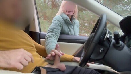 DICK FLASH MACHINE. I jerk off my dick in the car and a passing beauty helps me jerk off