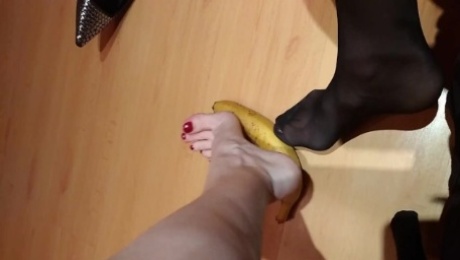 Footjob red toes banana crash