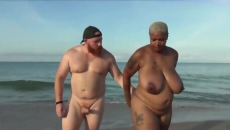 Black BBW Onyxxx has Sex On The Beach